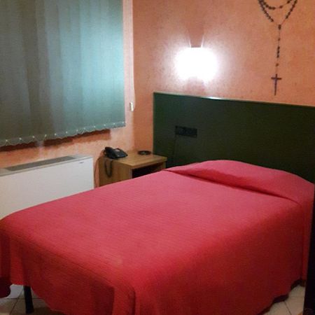 קאסטנדולו Hotel Armida מראה חיצוני תמונה