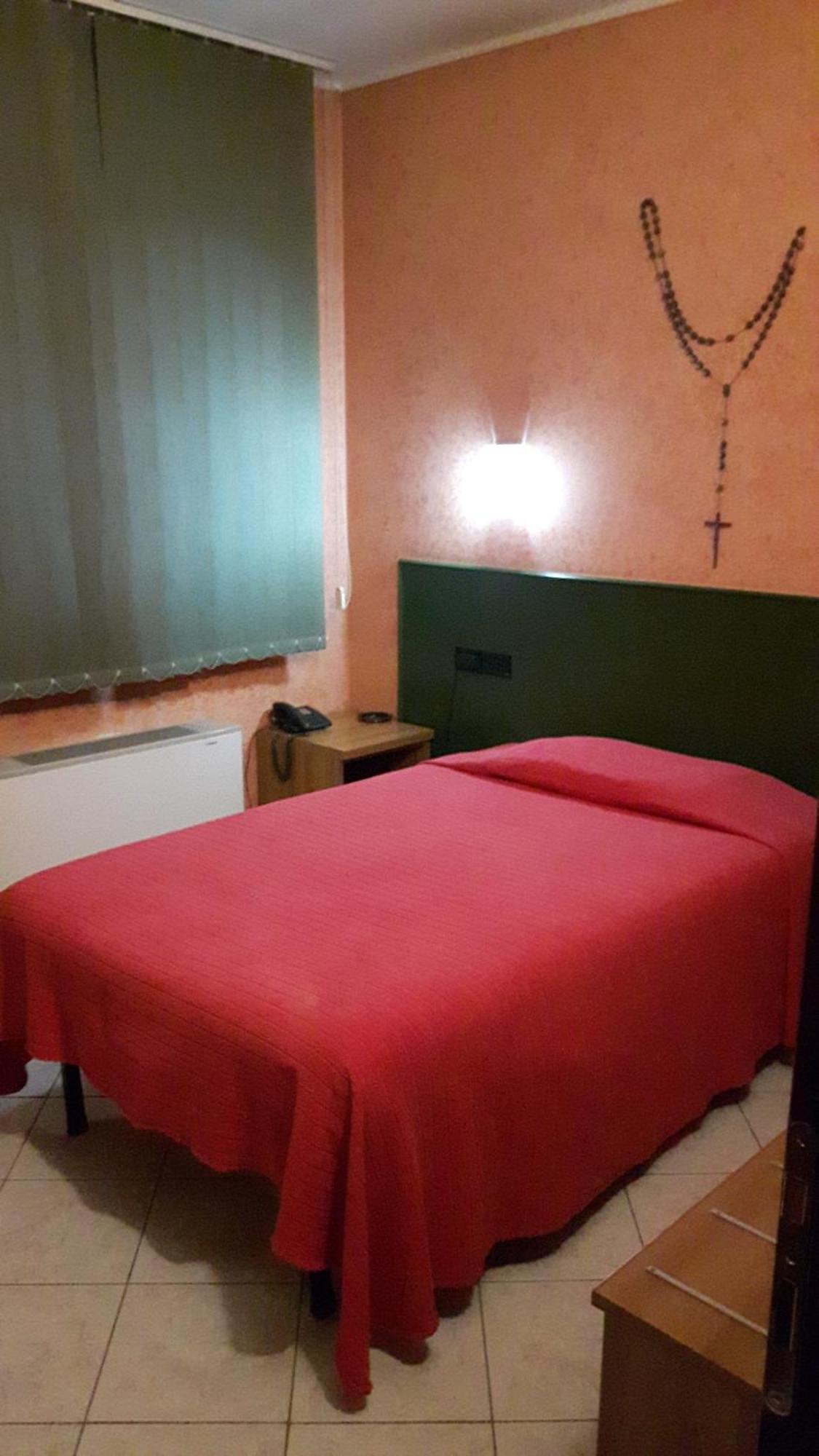 קאסטנדולו Hotel Armida מראה חיצוני תמונה