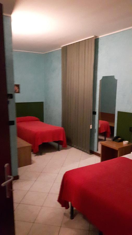 קאסטנדולו Hotel Armida מראה חיצוני תמונה