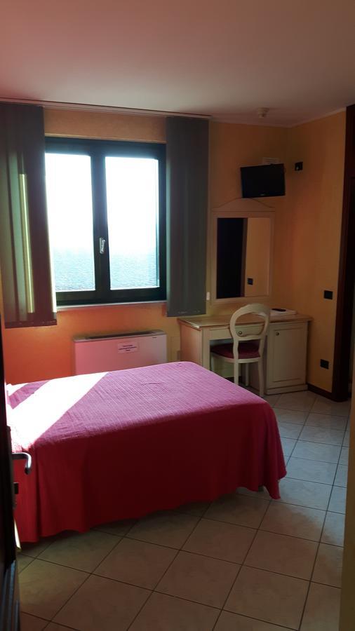 קאסטנדולו Hotel Armida מראה חיצוני תמונה