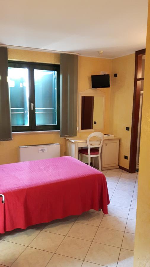 קאסטנדולו Hotel Armida מראה חיצוני תמונה