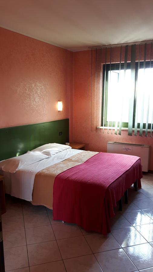 קאסטנדולו Hotel Armida מראה חיצוני תמונה