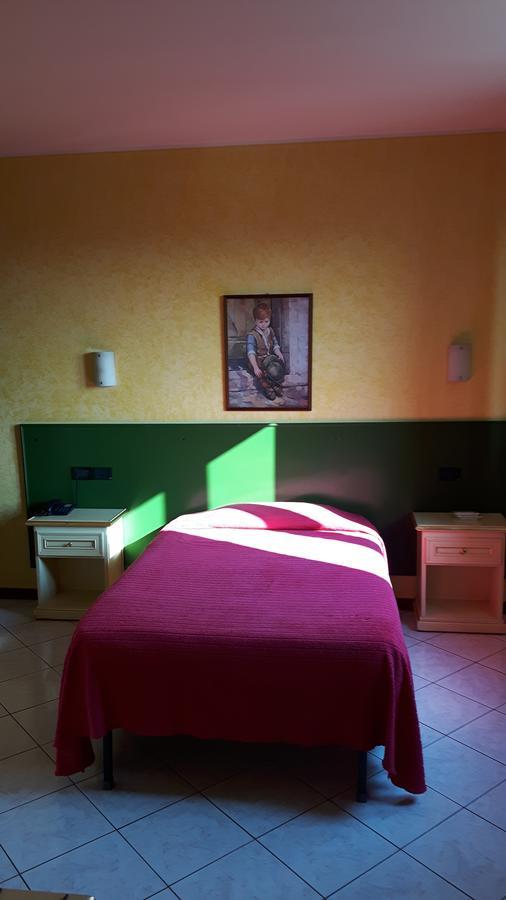 קאסטנדולו Hotel Armida מראה חיצוני תמונה