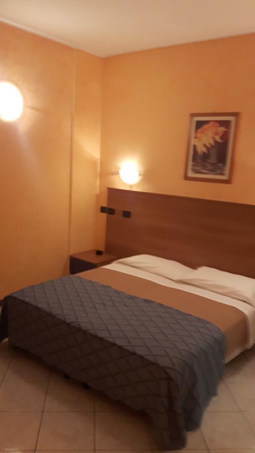 קאסטנדולו Hotel Armida מראה חיצוני תמונה