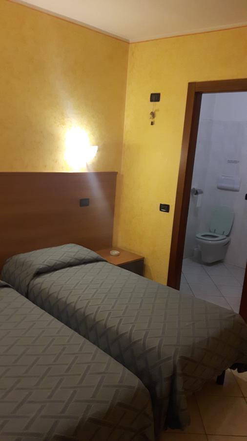 קאסטנדולו Hotel Armida מראה חיצוני תמונה