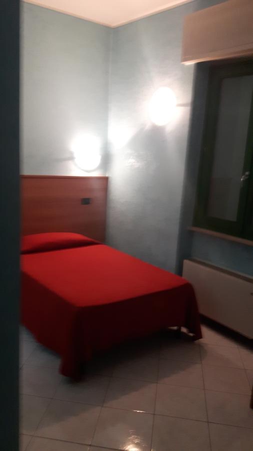 קאסטנדולו Hotel Armida מראה חיצוני תמונה